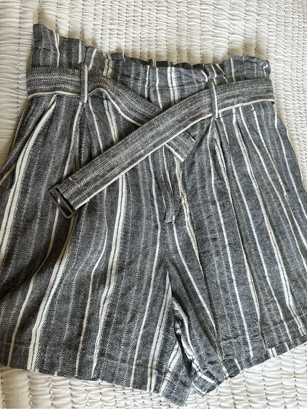 Size 10 Banana Republic Black and White Striped Shorts with Fabric Belt
